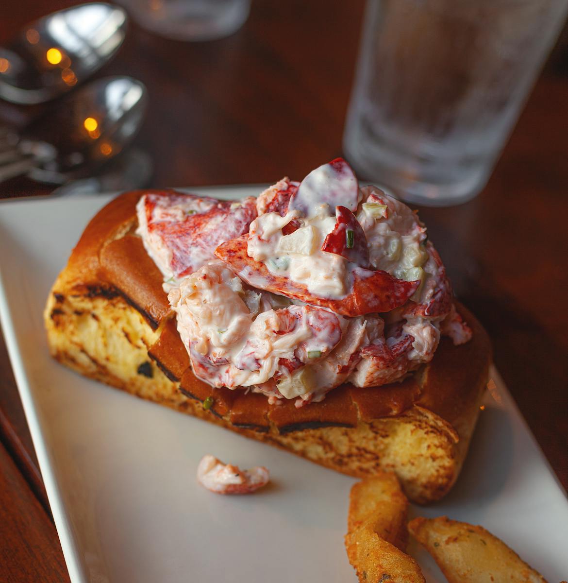 Mouth-watering lobster roll served on a toasted bun in a Boston restaurant.